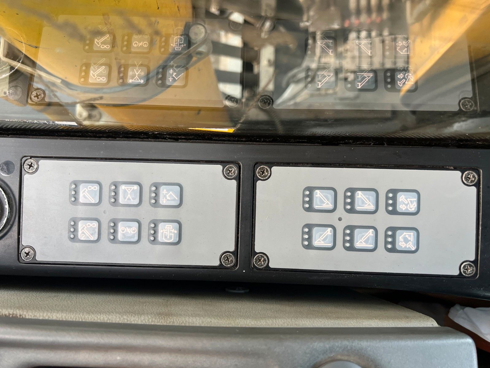 Fahrzeugabbildung Liebherr A922 Rail Litronic / 8.277h / Bahnzulassung 2030