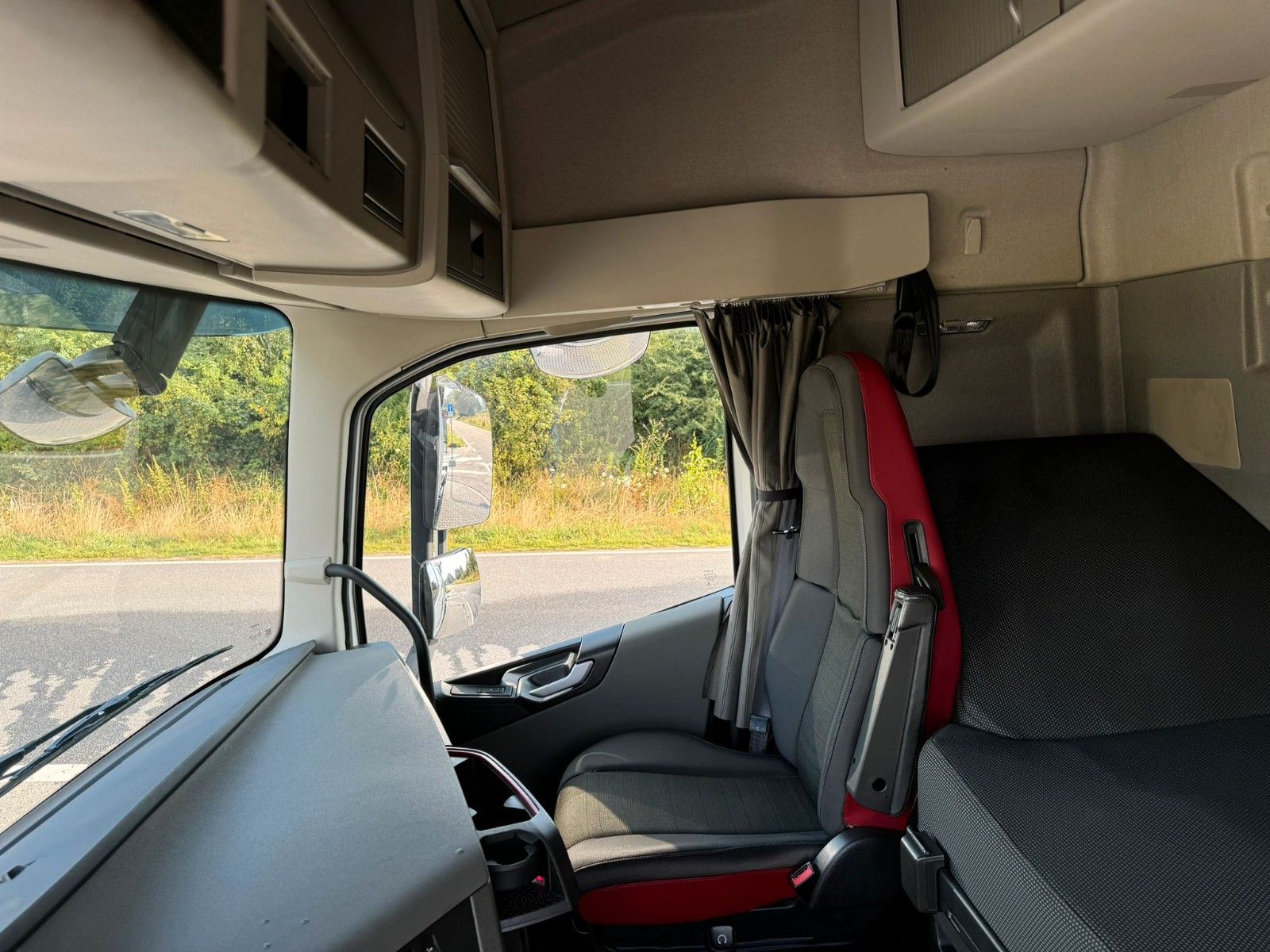 Fahrzeugabbildung Volvo FH 540 8x4 EU6 Retarder Lenk/Lift KESLA LK 9,4m