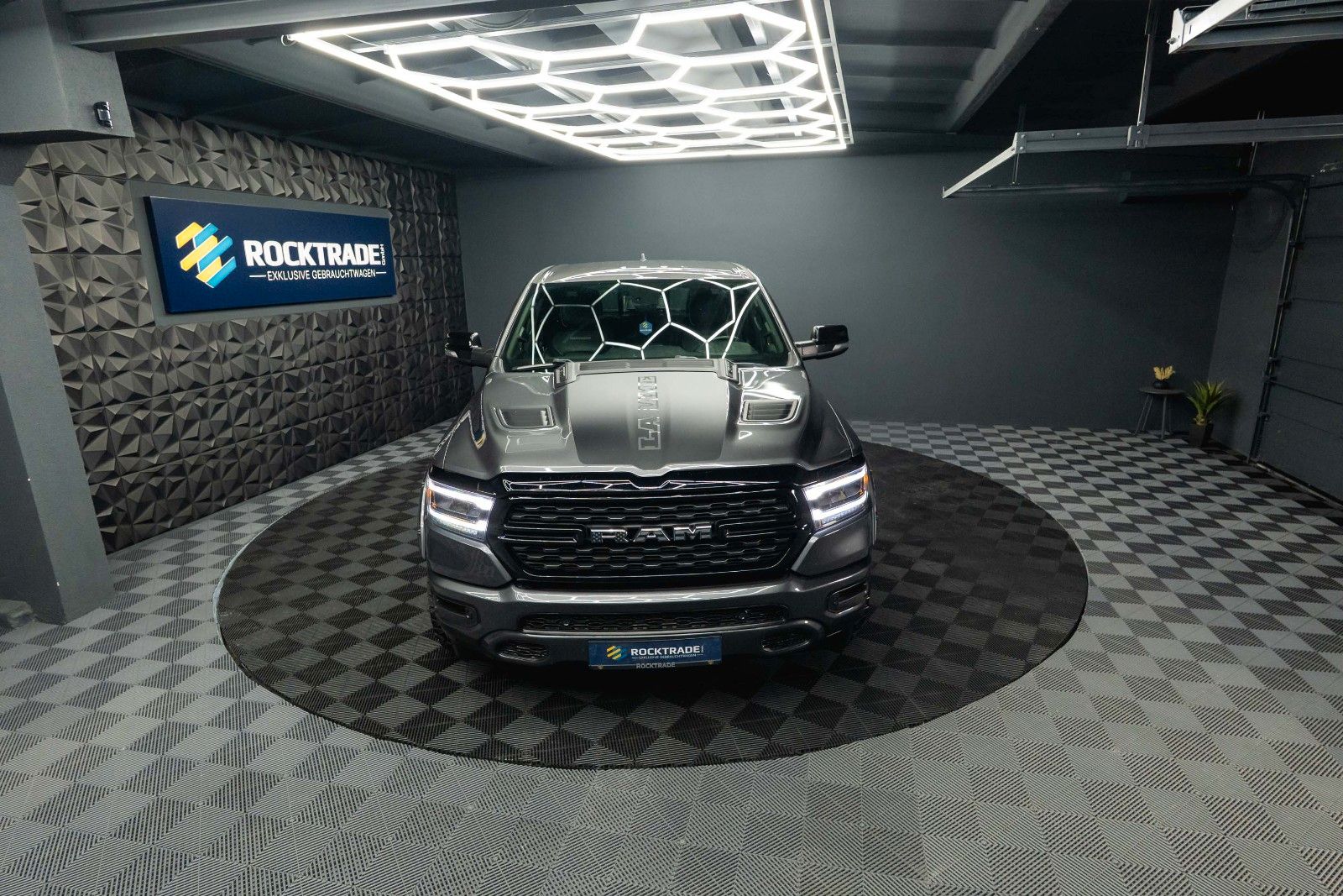 Fahrzeugabbildung Dodge RAM 5.7 V8 HEMI 4x4 NIGHT LARAMIE *RAM BOX*LED*