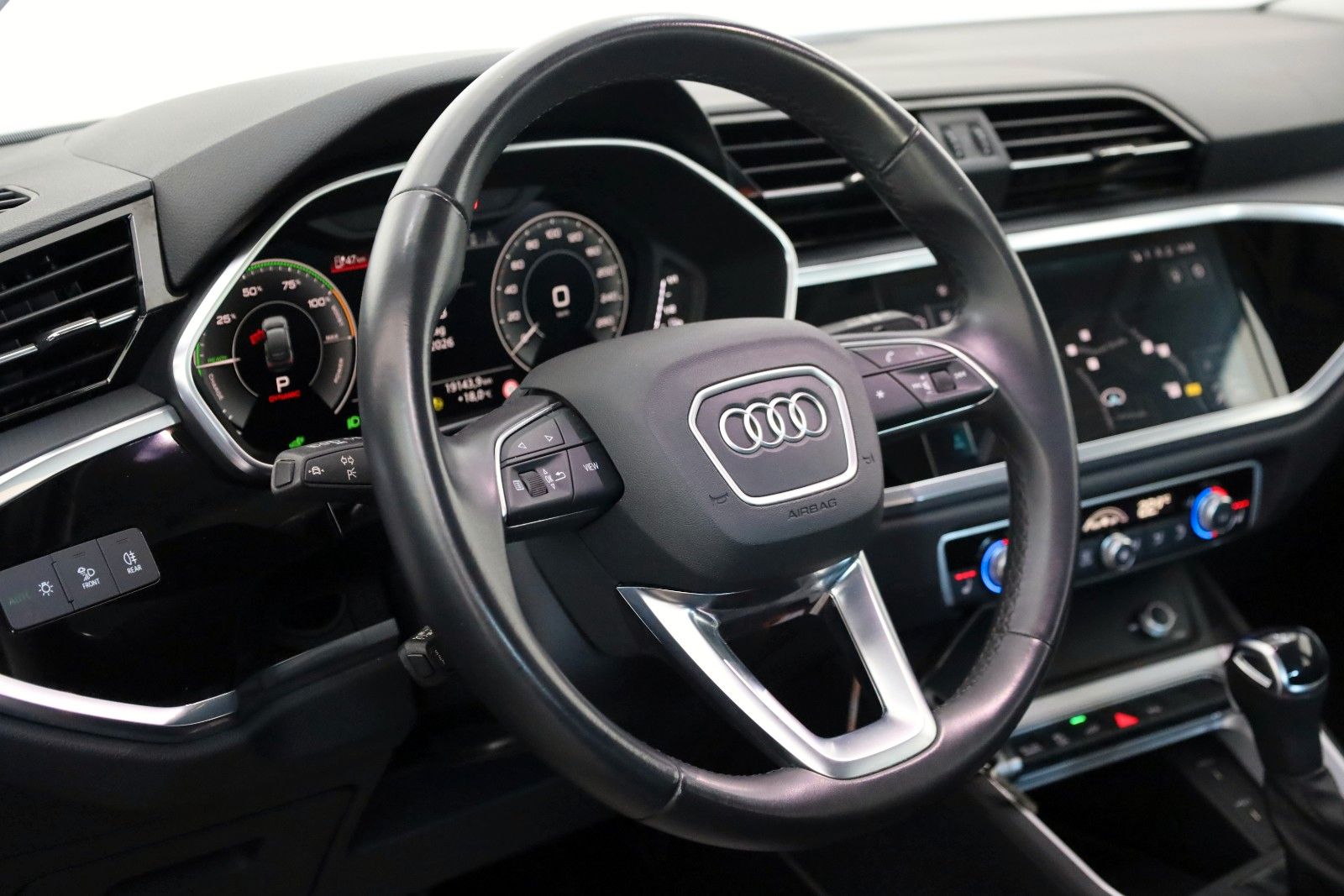 Fahrzeugabbildung Audi Q3 Sportback 45 TFSIe Leder,Navi,LED,Kam,Apple