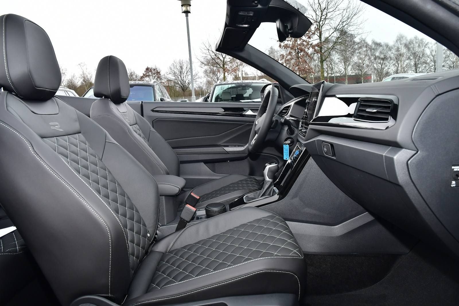 Fahrzeugabbildung Volkswagen T-Roc Cabriolet R-Line Edition Black 1.5 l TSI O