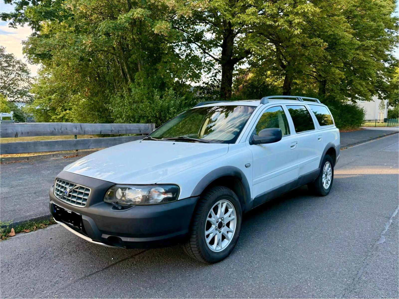 Volvo XC70 2004 — rear view