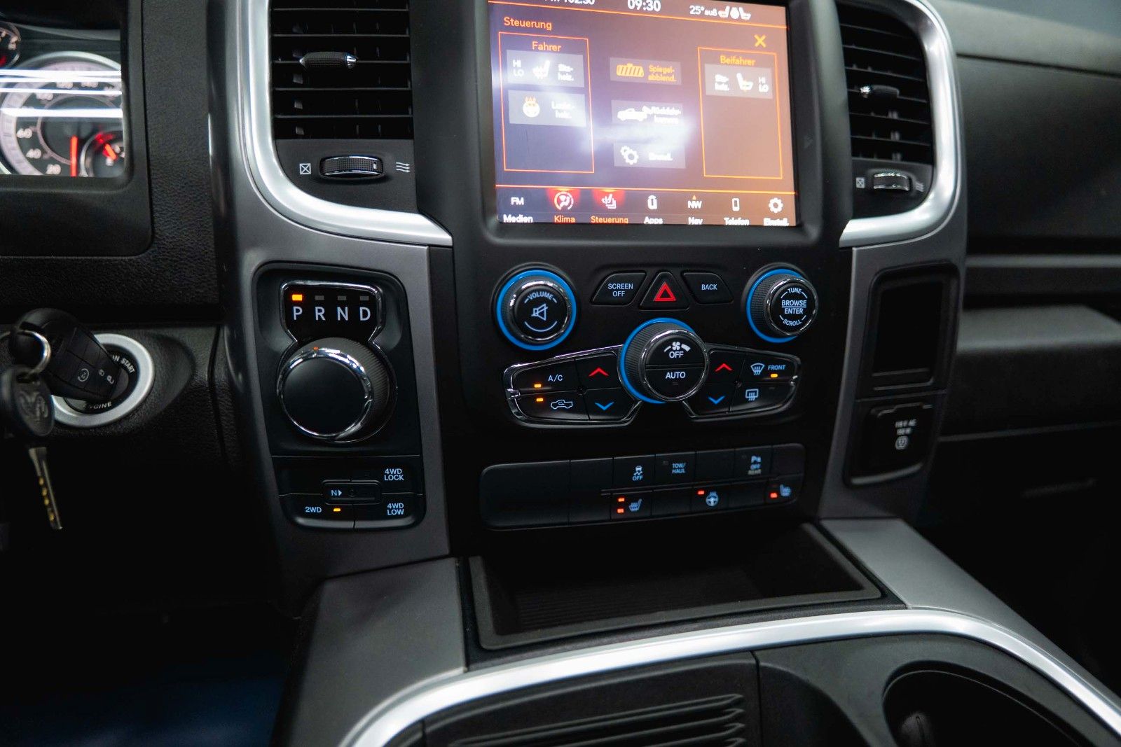 Fahrzeugabbildung Dodge RAM 5.7 V8 HEMI 4x4 OFFROAD Night LONGBED RAMBOX