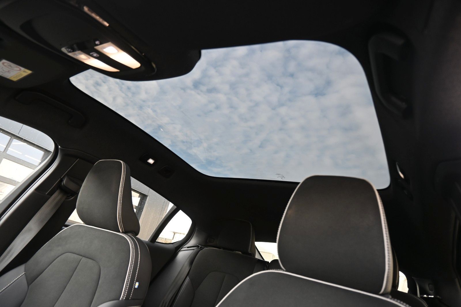 Fahrzeugabbildung Volvo C40 Ultimate Recharge Pure Electric AWD