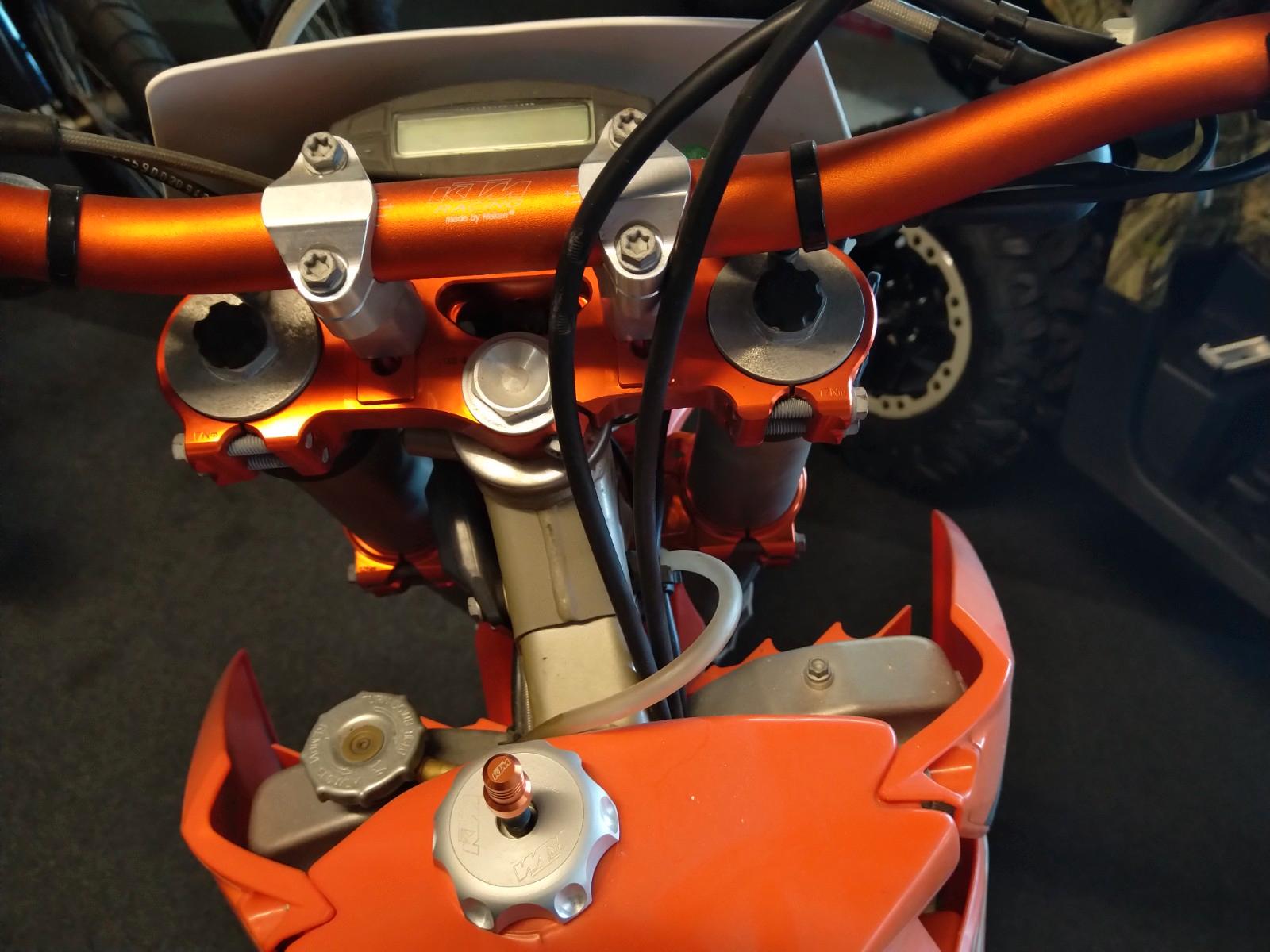 KTM EXC 2004 — engine 450 cm³, 54 HP (40kW)