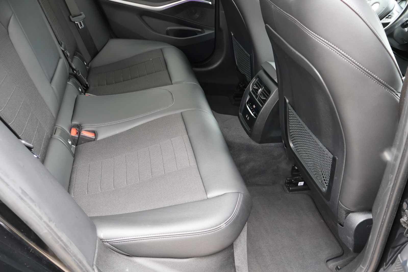 Fahrzeugabbildung BMW 318 Baureihe 3 Lim. 318 d Advantage