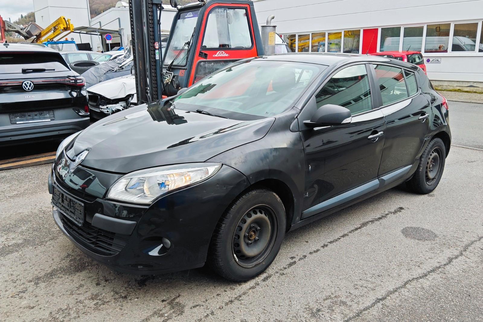 Renault Megane III Lim. 5-trg. Je t'aime Seitenschaden