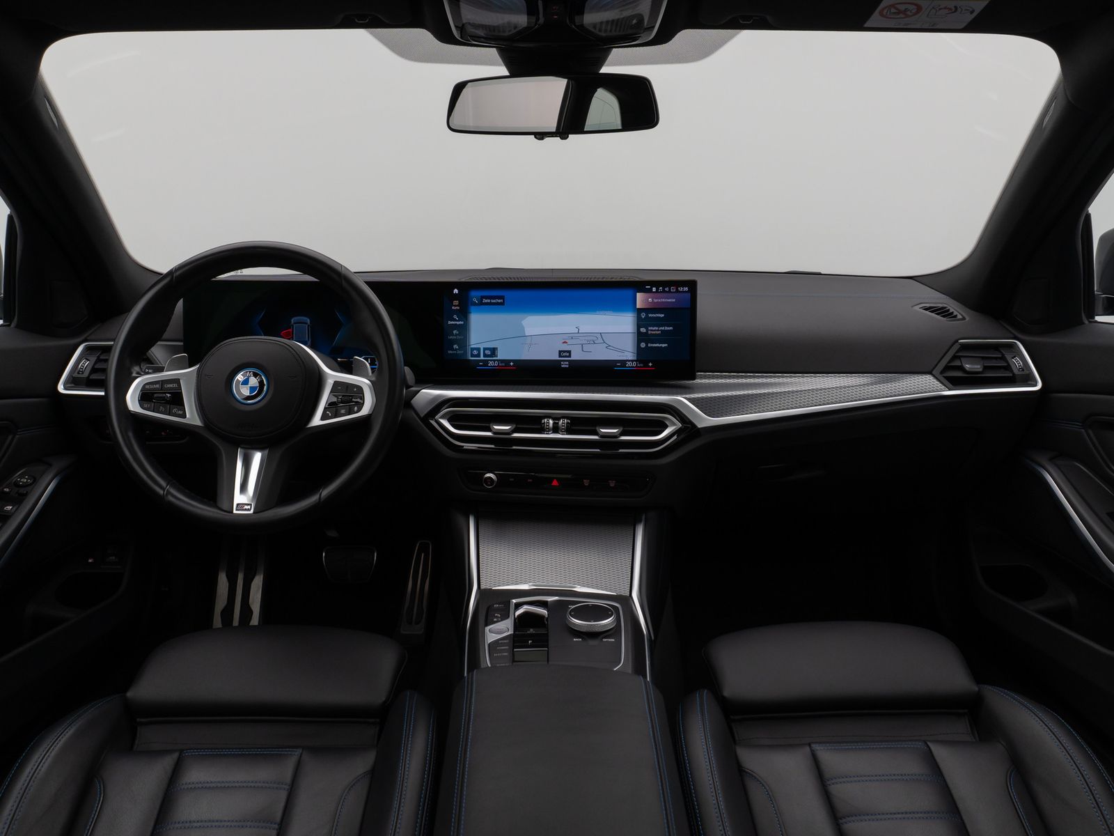 Fahrzeugabbildung BMW 330e xD M Sport Kamera DAB HiFi Komfort Panorama