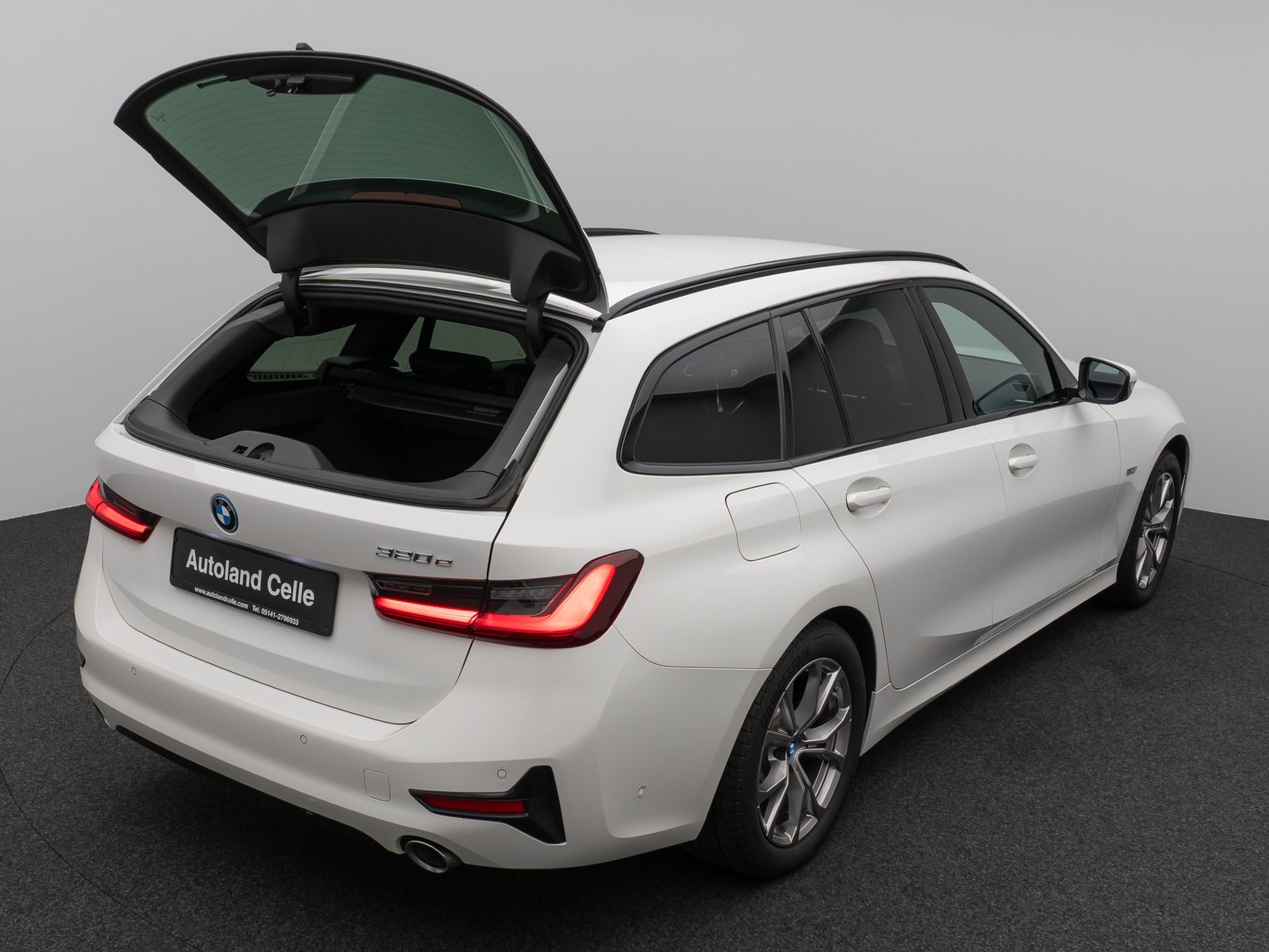 Fahrzeugabbildung BMW 320e  Sport Line DAB HiFi CockPitPro PDC Alarm