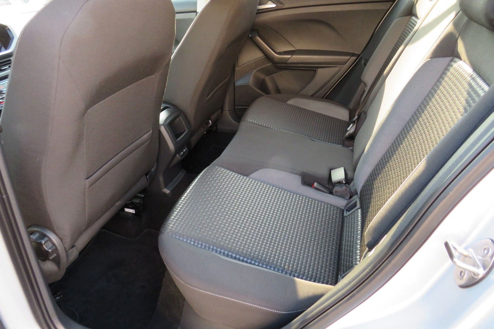 Fahrzeugabbildung Volkswagen T-Cross Active ACC NAVI APP GJ SITZH. PDC 1HD