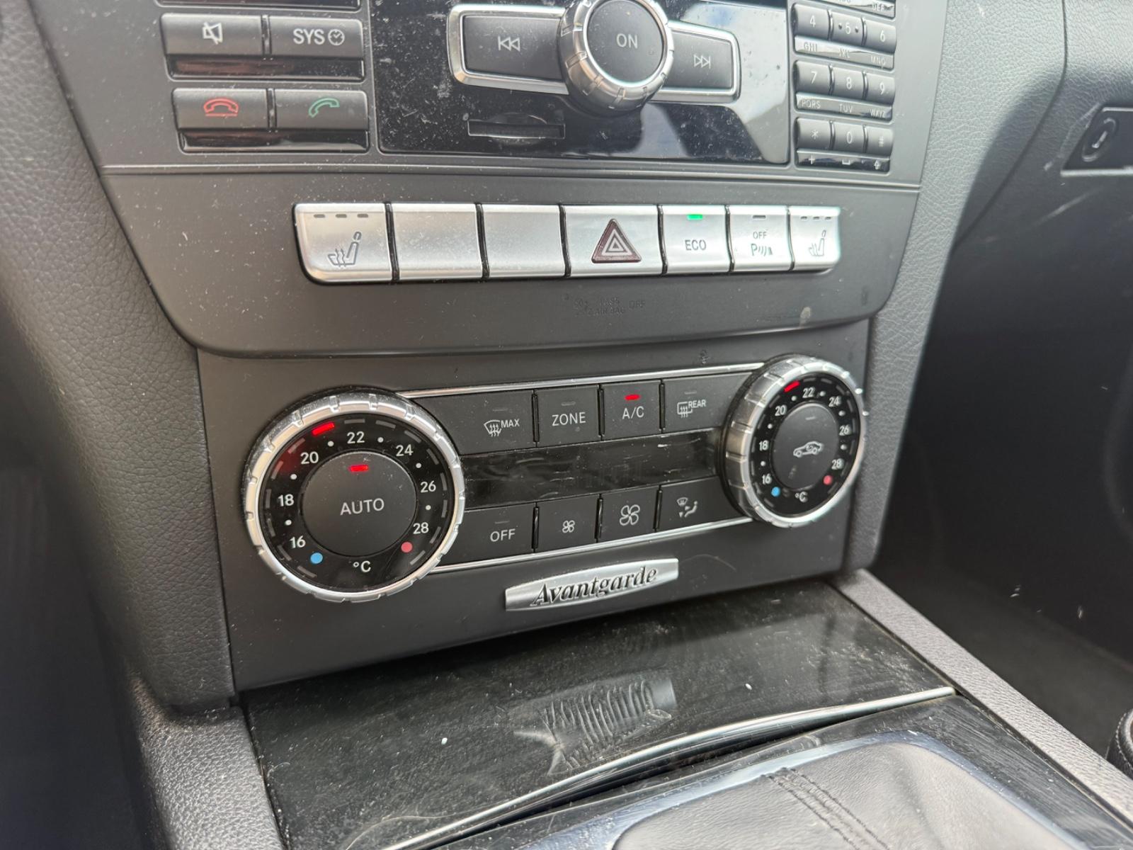 Mercedes-Benz C220 2013 — photo 25