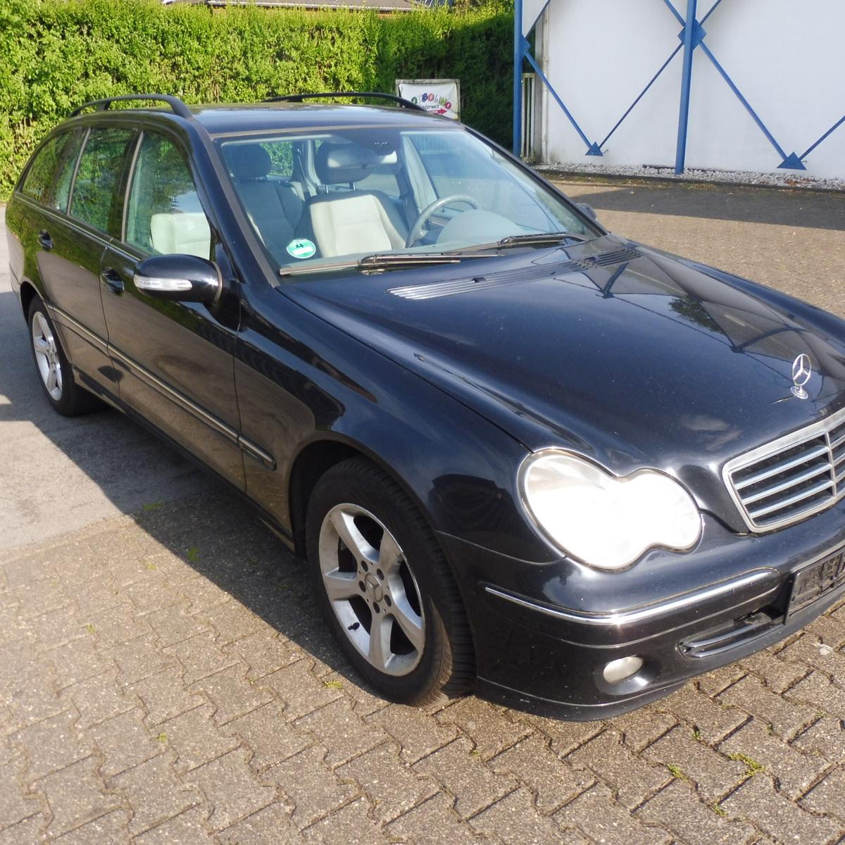 Mercedes-Benz C200 2007 — rear view