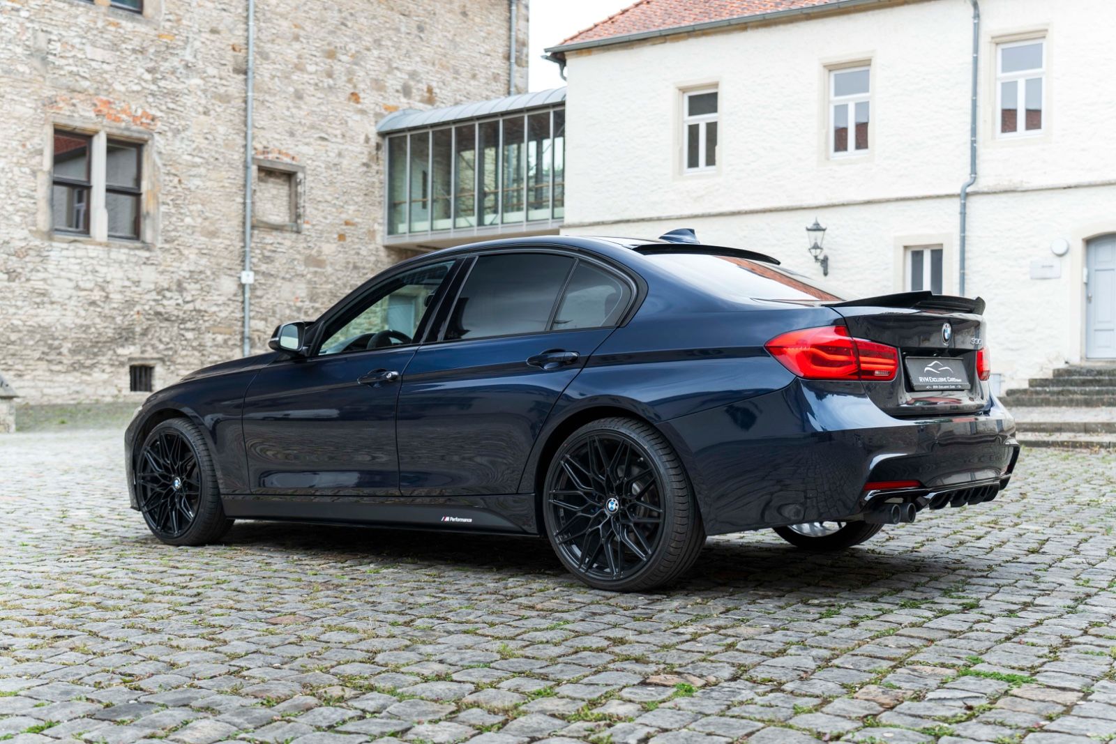 Fahrzeugabbildung BMW 330I M-Performance H&K LED CARPLAY KAM NAV ALC
