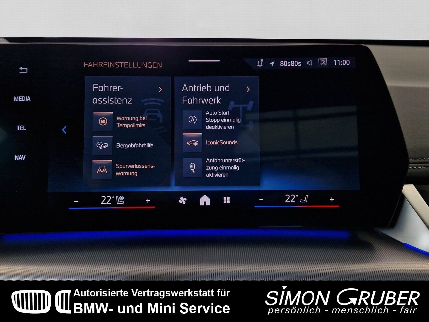 Fahrzeugabbildung BMW X1 xDrive23i Mild-Hybrid xLine Panorama HUD LED