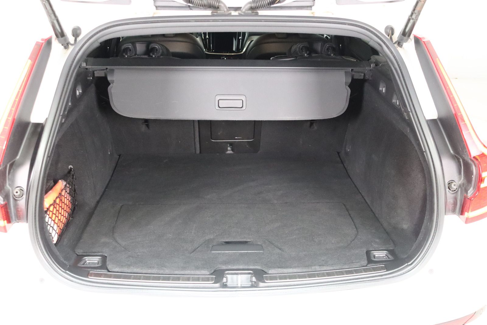 Fahrzeugabbildung Volvo V60 Kombi T8 R-Line AWD Recharge R Design Rechar