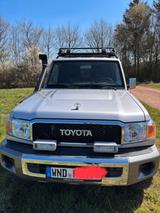 Toyota Land Cruiser GRJ 76 LX - Toyota Land Cruiser mit Benzin-Antrieb: Geländewagen