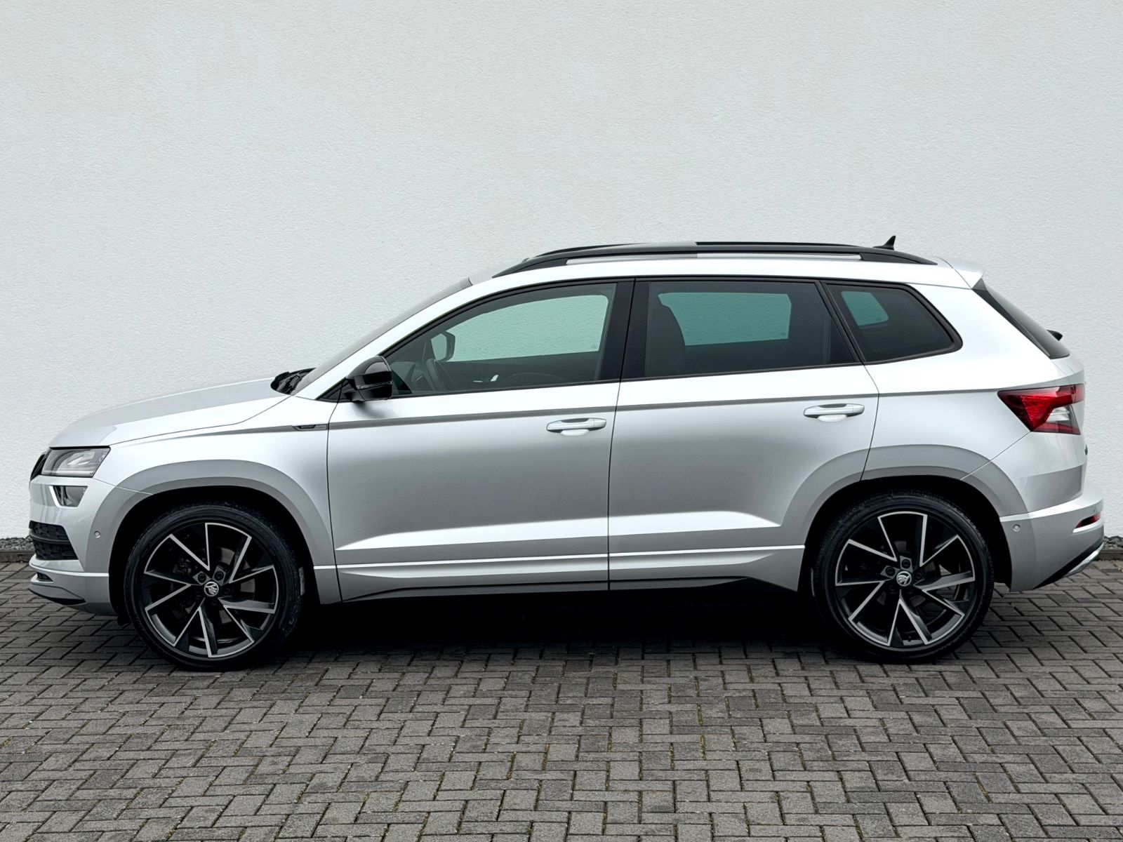 Skoda Karoq Sportline 2.0 TSI DSG 4x4 PANO LED ACC AHK foto 8
