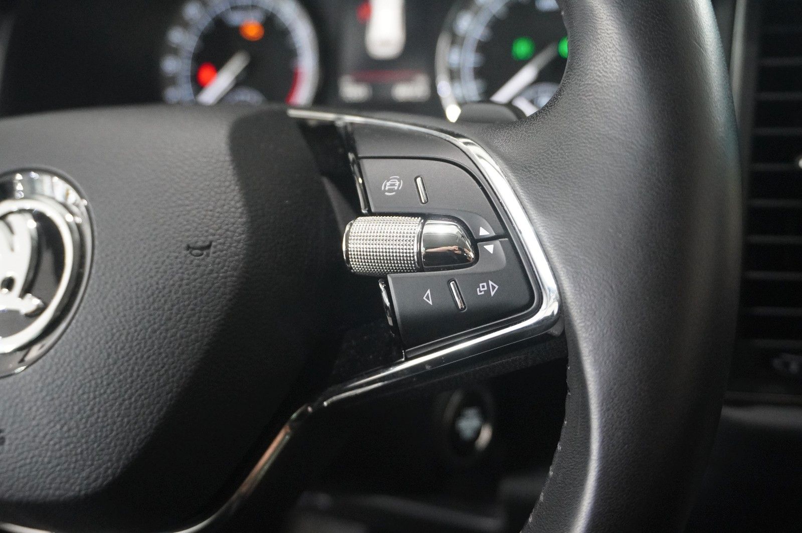 Fahrzeugabbildung SKODA Kodiaq 2.0D STYLE 7-SITZ NAVI/LED/KAMERA/ACC/AHK