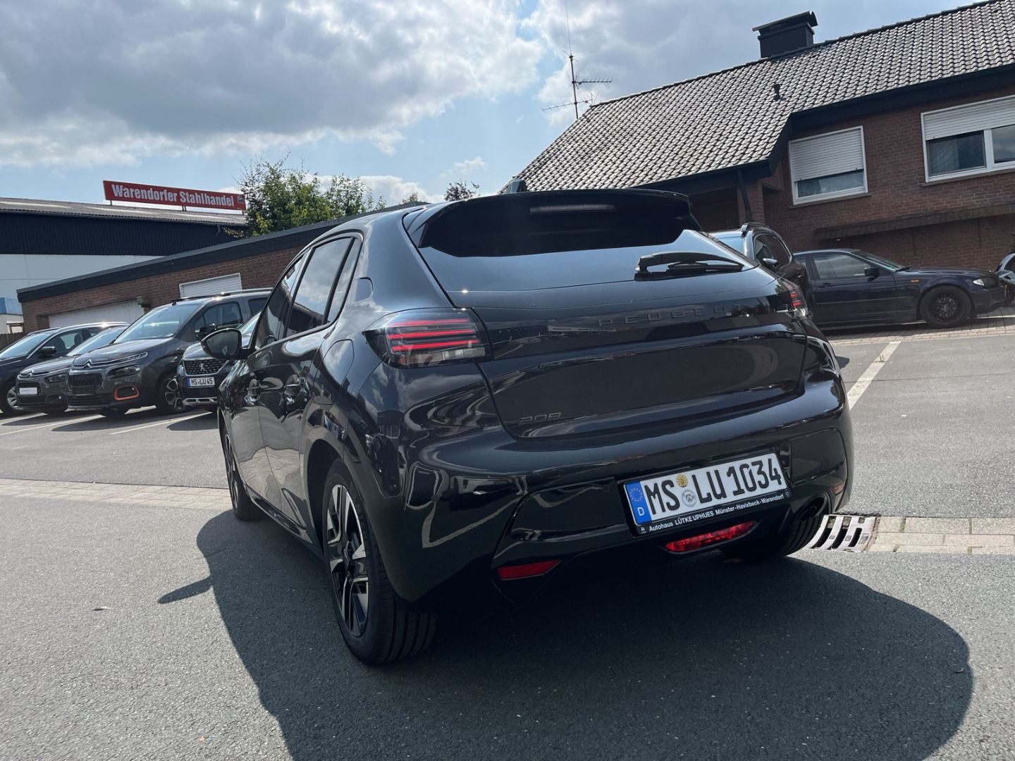 Fahrzeugabbildung Peugeot 208 1.2 EU6d Allure PureTech 100 Navi 360 Kamera