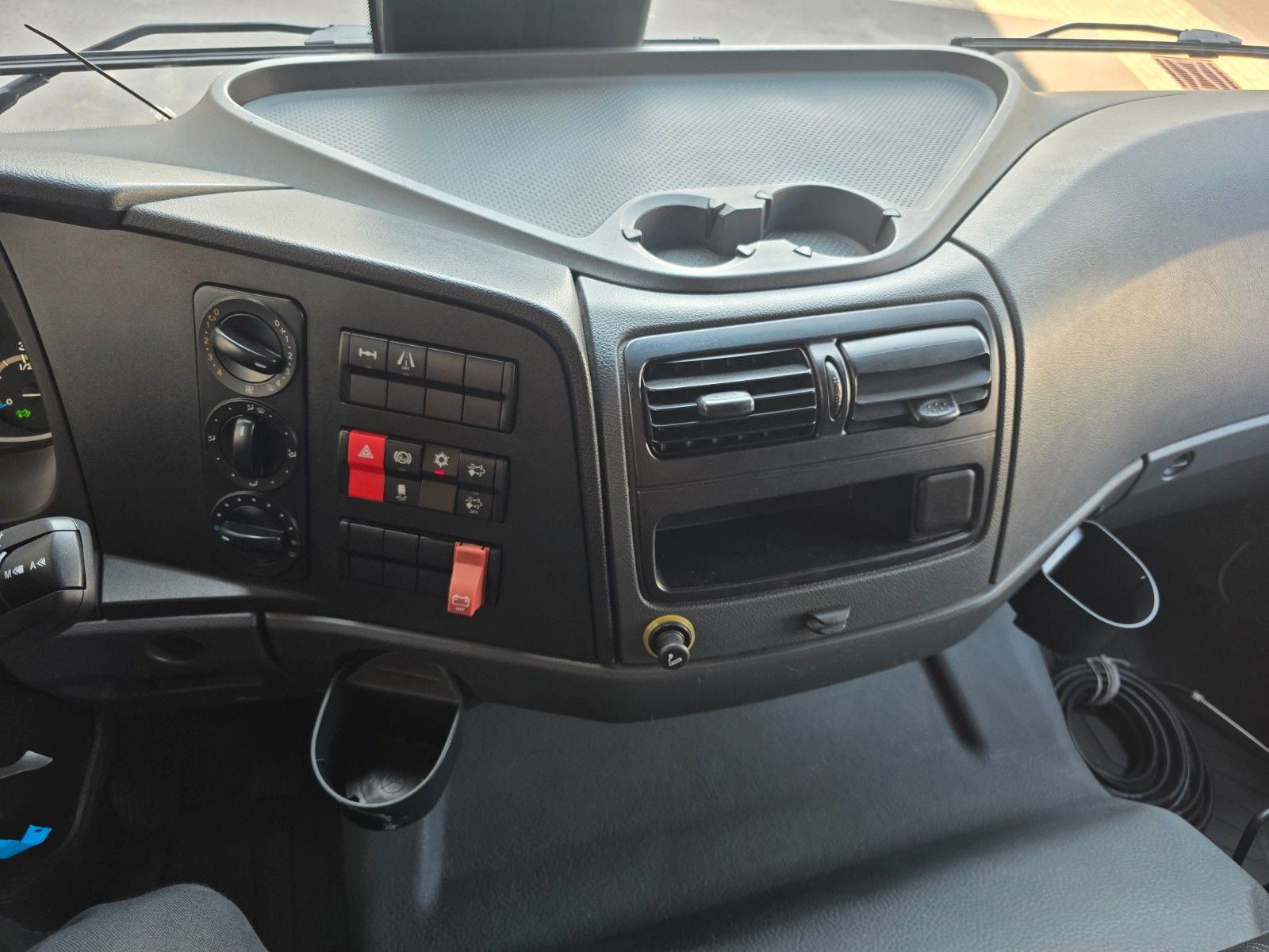 Fahrzeugabbildung Mercedes-Benz Atego 1224 LBW Bär 1.500kg Klima 3 Sitze