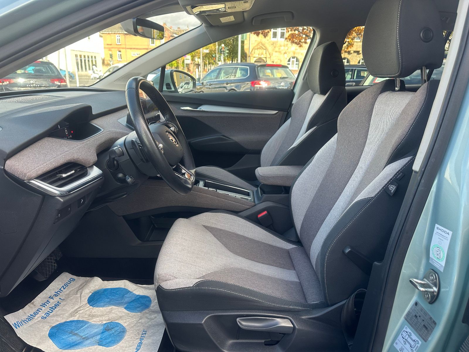 Fahrzeugabbildung SKODA ENYAQ 80 LODGE*1.HAND+AHK+204PS*