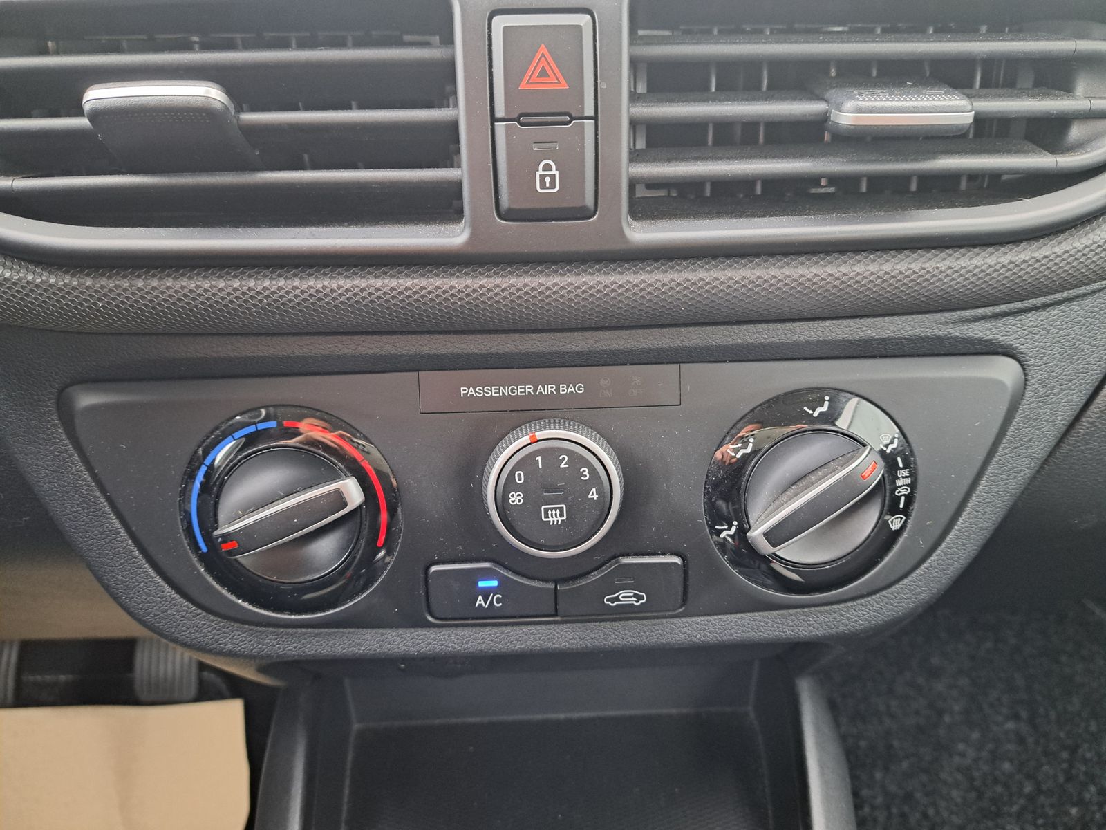 Fahrzeugabbildung Hyundai i10 1.0 Select KLIMA TEMPOMAT TOP-ZUSTAND