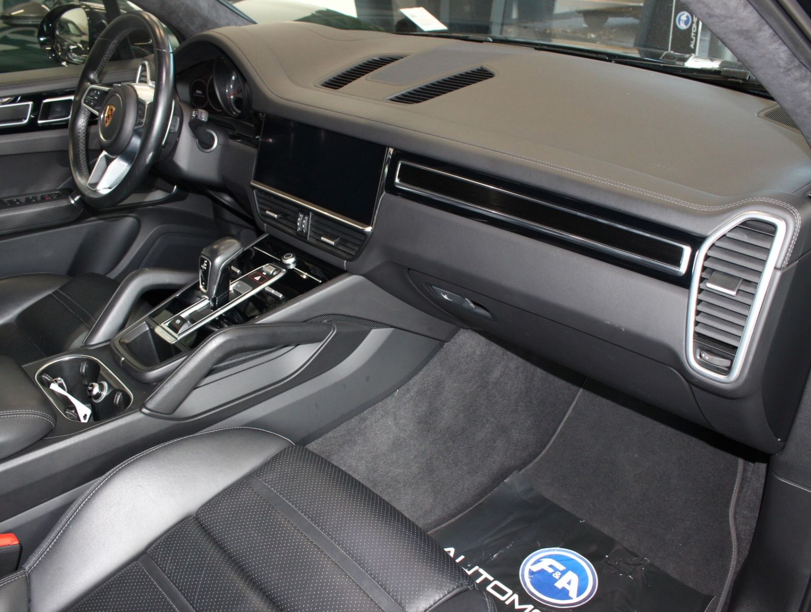 Fahrzeugabbildung Porsche Cayenne GTS*Soft Close*Hud*PNRM