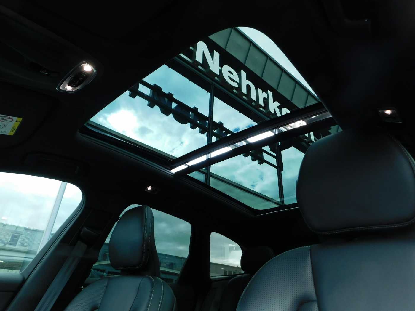 Fahrzeugabbildung Volvo XC60 T8 AWD R-Design 'AHK,22-Zoll