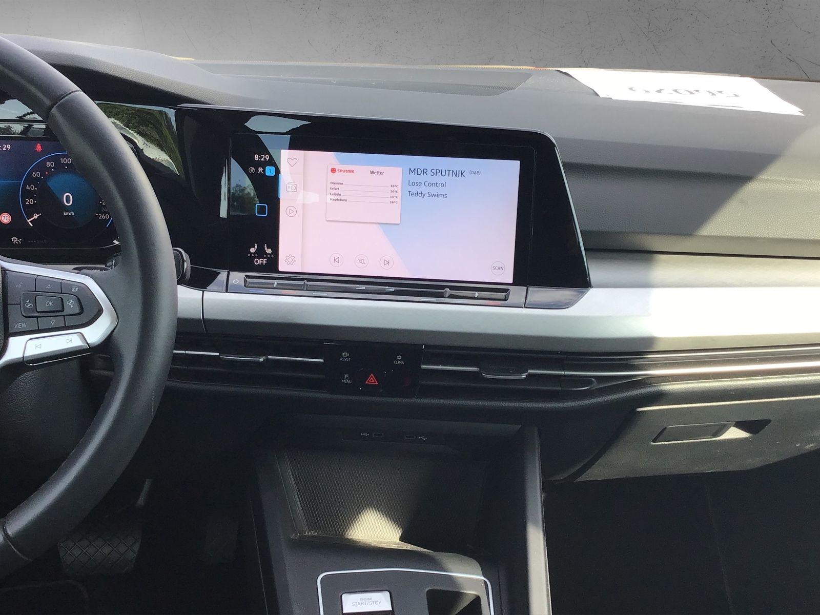 Fahrzeugabbildung Volkswagen Golf VIII TDI DSG life LED ACC NAVI CAM DAB