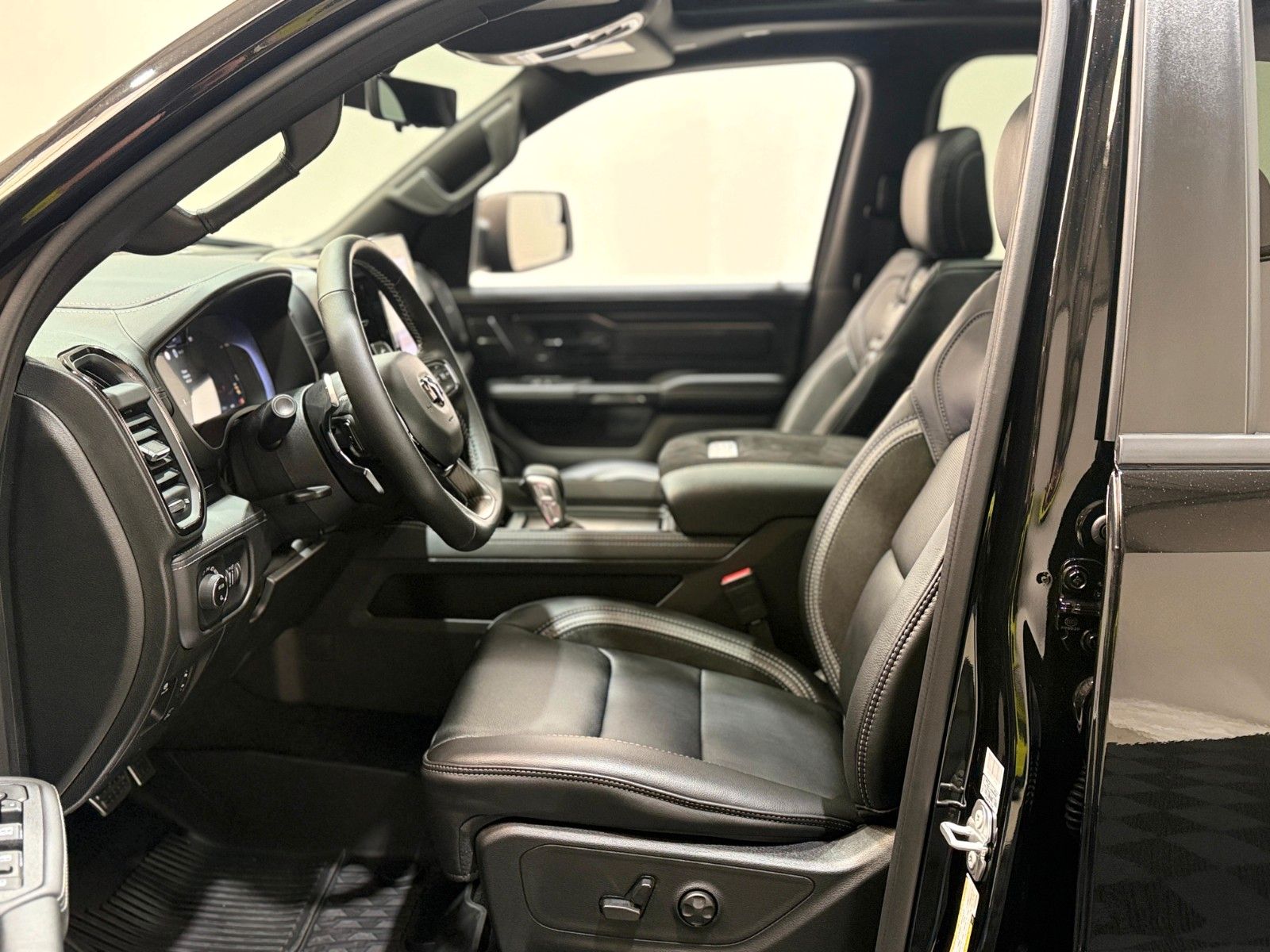 Fahrzeugabbildung Dodge RAM 1500 RHO H/O Olive Edition