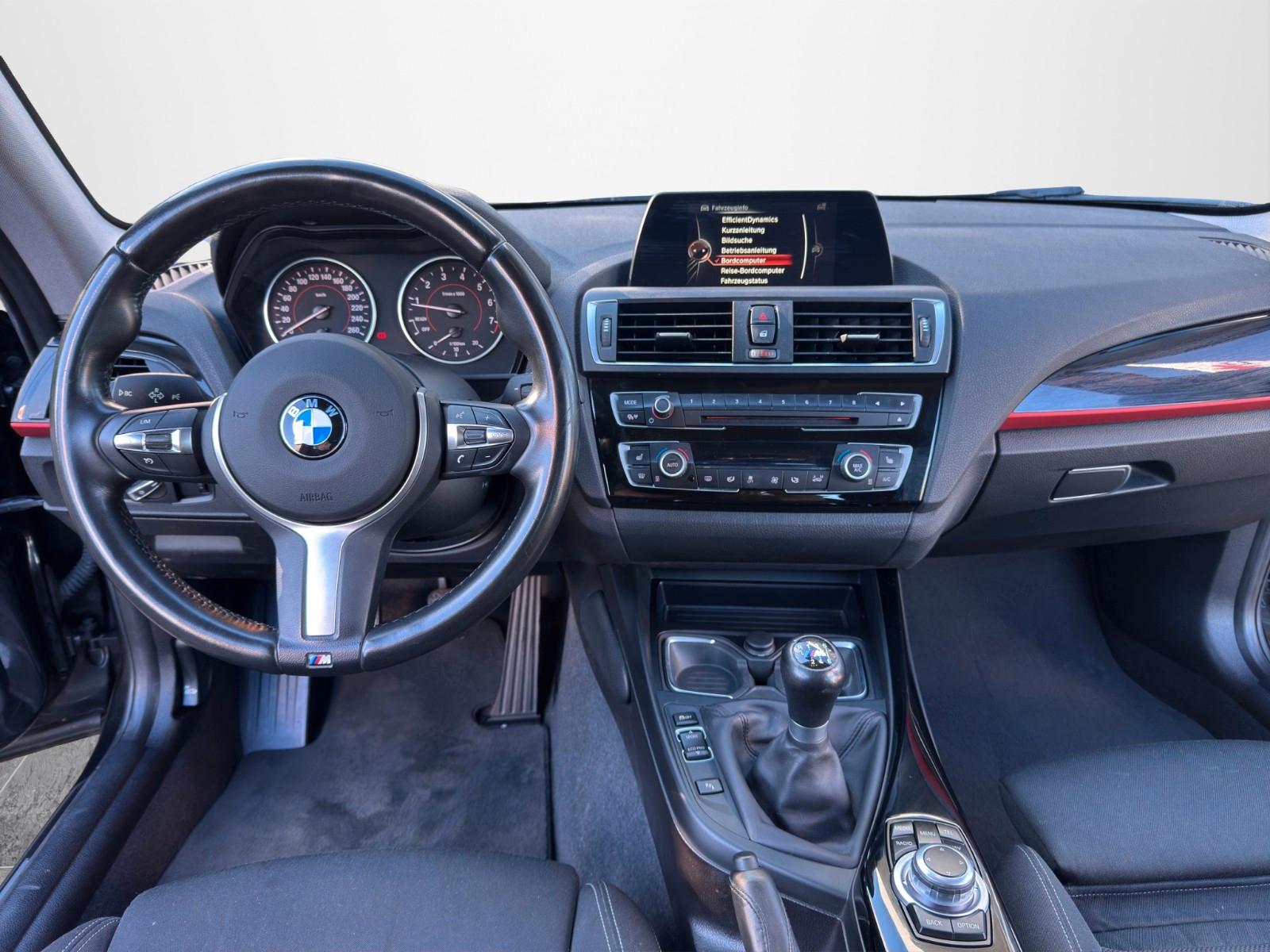 BMW 120i*Sport Line* TEMPOMAT*LED*NAVI*PDC*