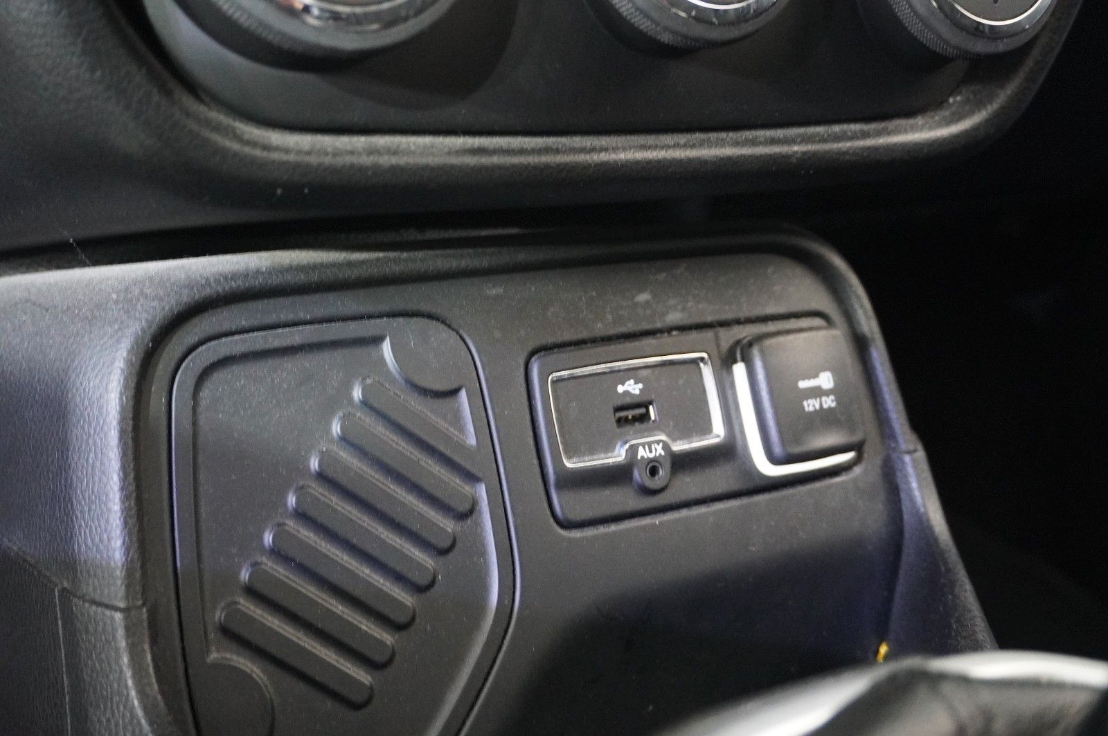 Fahrzeugabbildung Jeep Renegade 1.4T LIMITED KLIMA/SHZ/PDC/TEMP/AHK