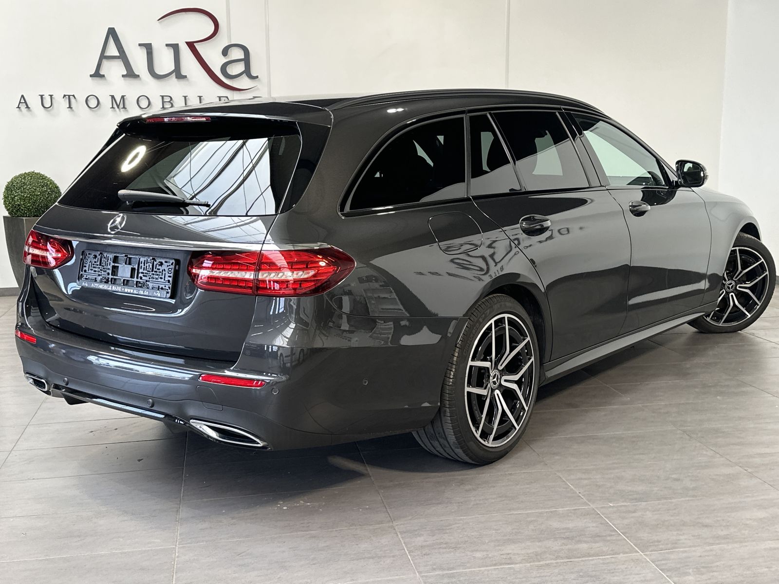 Fahrzeugabbildung Mercedes-Benz E 200d T AMG Line NAV+LED+WIDESCEEN+KAM+AHK+1HD