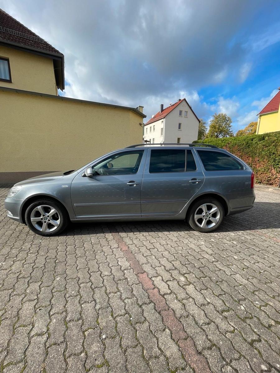 Skoda Octavia 2012 — фото 6