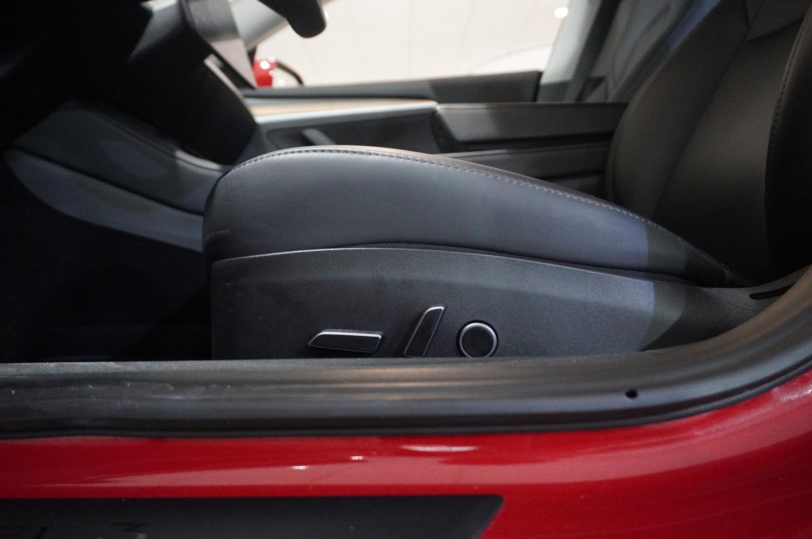 Fahrzeugabbildung Tesla Model 3 Standard Range Plus NAVI/KAMERA/DAB/PANO