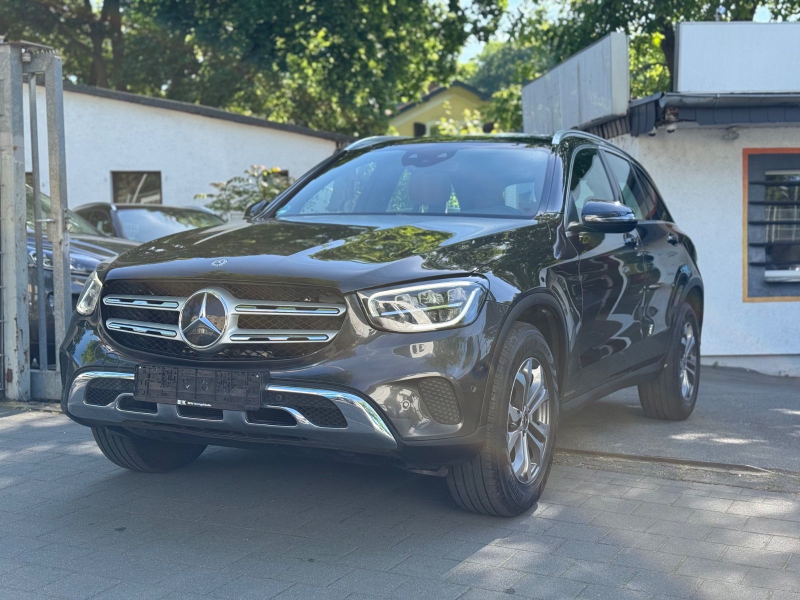 MERCEDES-BENZ GLC 220 d 4MATIC /Panorama/LED/Leder