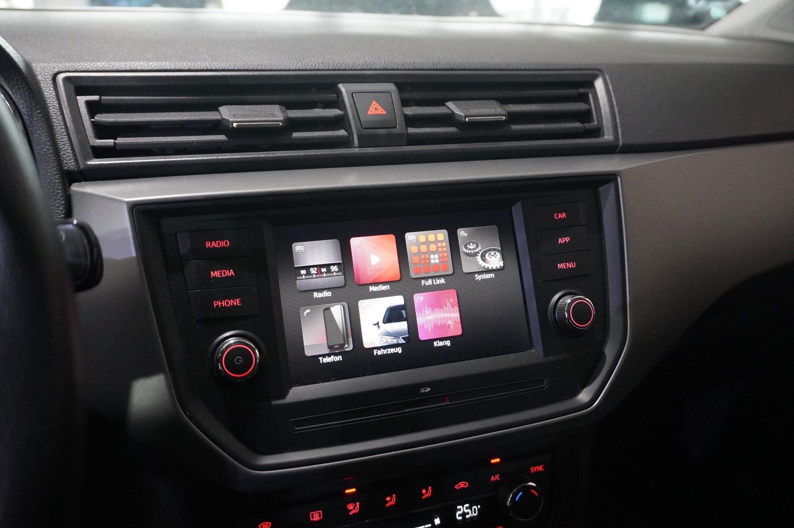 Fahrzeugabbildung SEAT Ibiza 1.0 MPI STYLE 5-TÜR NAVI/PDC/TEMP./NEBEL