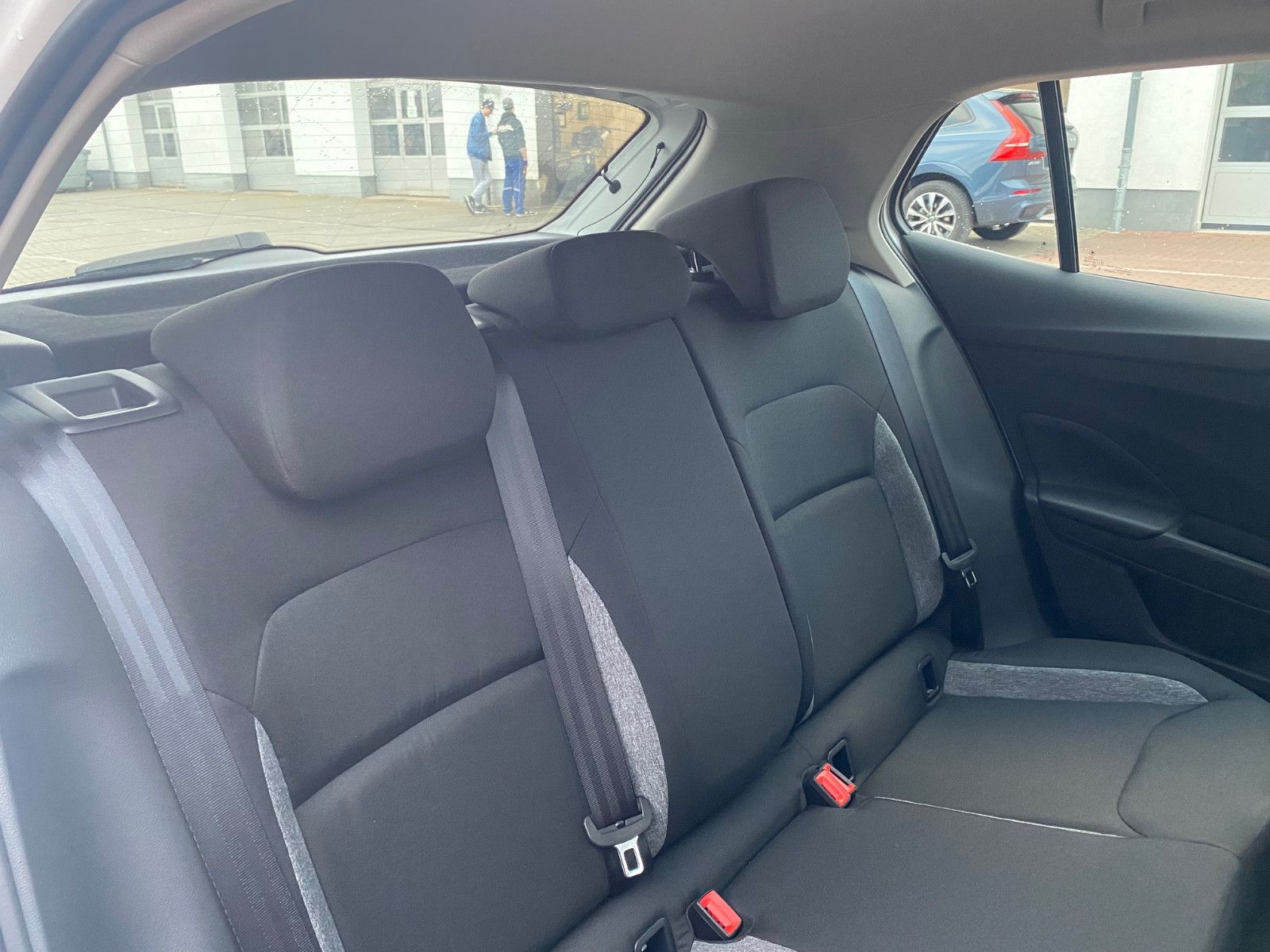 Fahrzeugabbildung SKODA Fabia 1.0l MPI Essence *SOFORT*KLIMA*PDC hinten*