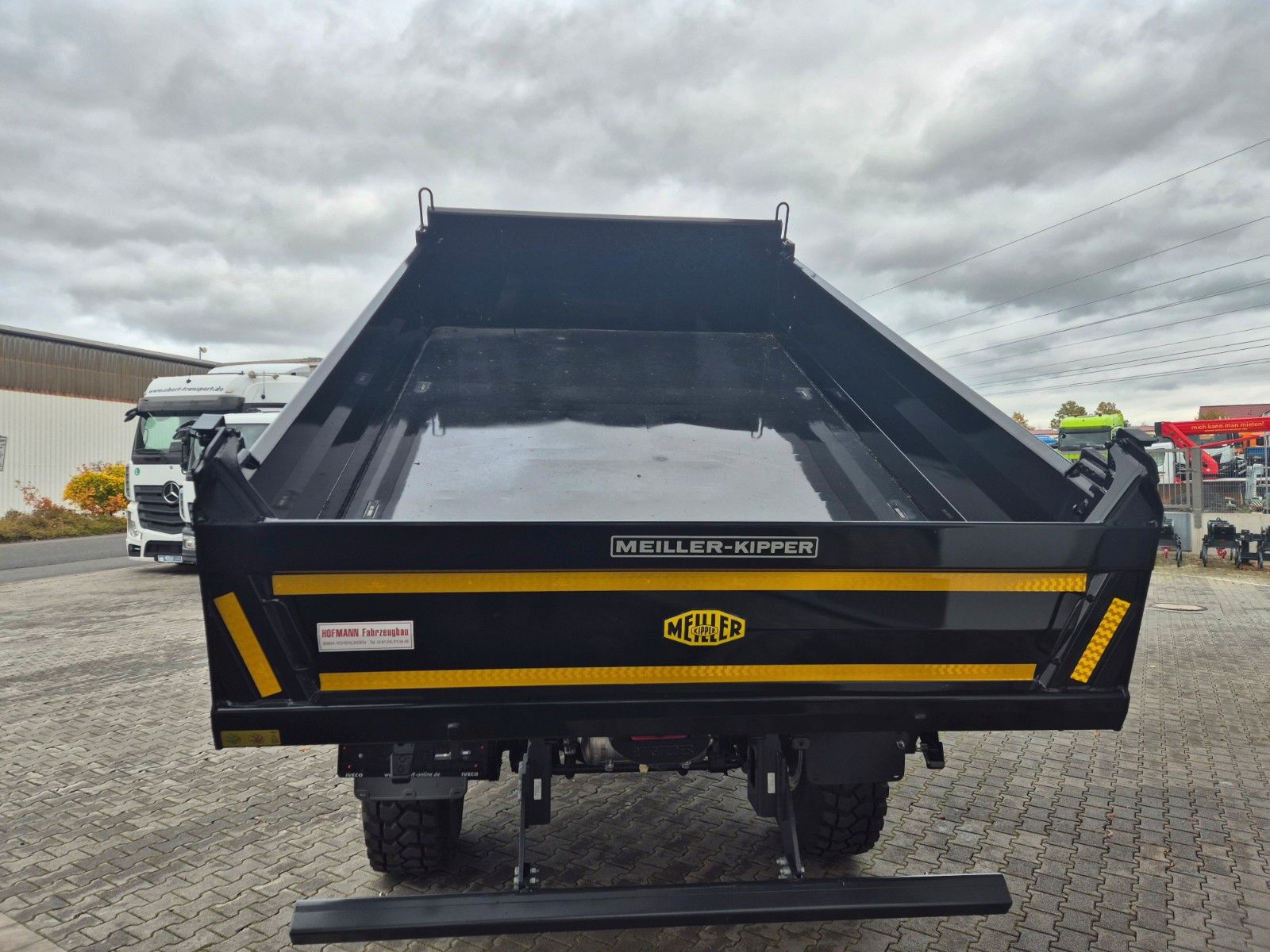 Fahrzeugabbildung Iveco Eurocargo ML150E32WS 4x4 Kran HMF 1130K Funk AHK