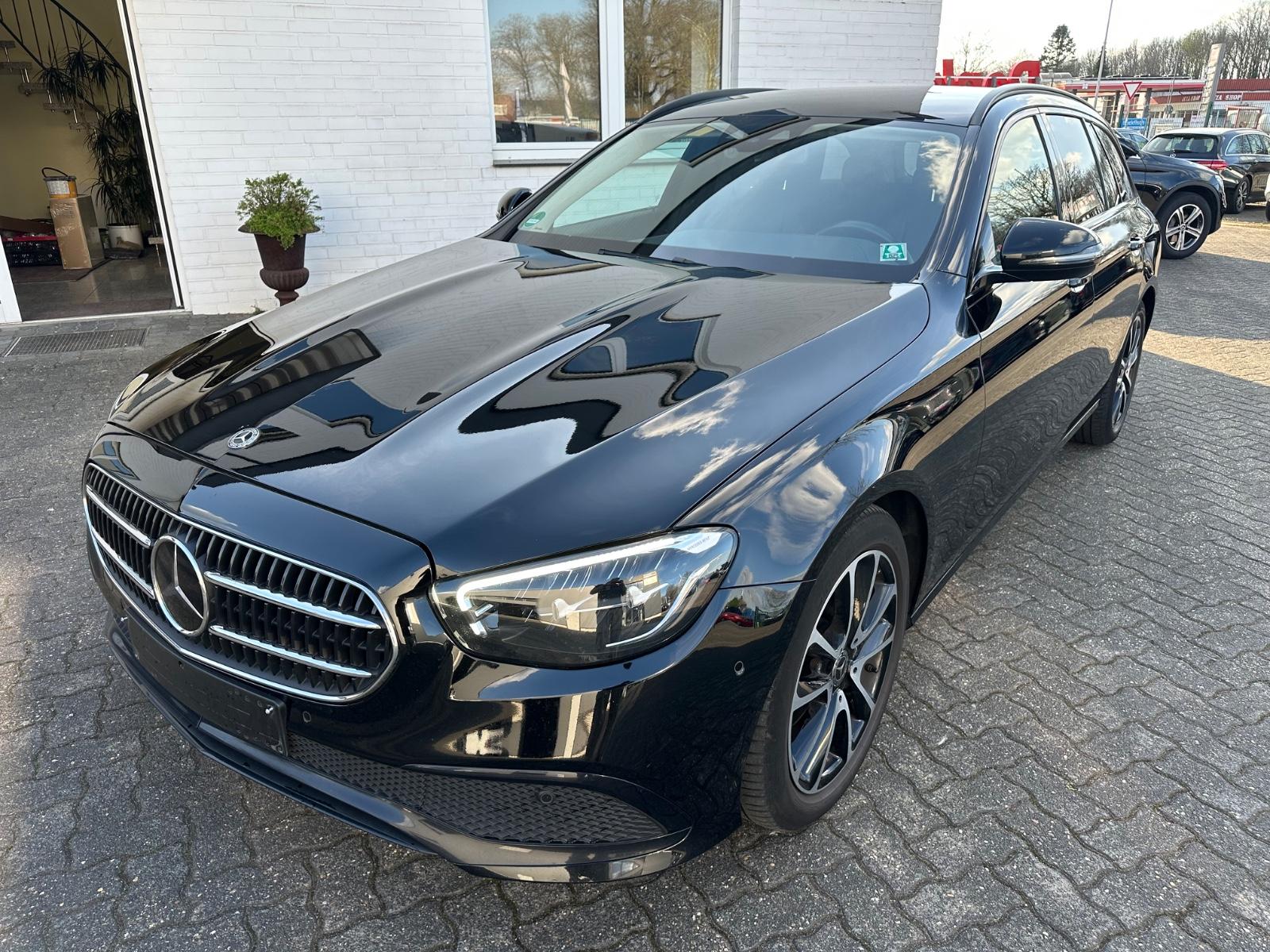 Mercedes-Benz E 220 d T Avantgarde Night Paket Distronic AHK