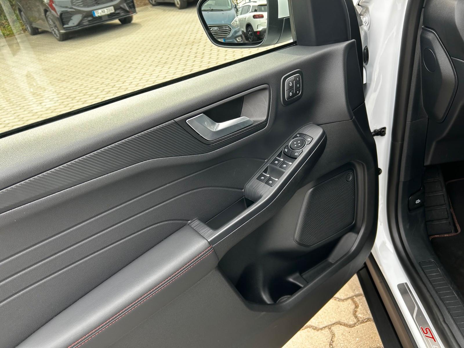 Ford Kuga Hybrid ST-Line X *AWD*PANO*360°*MatrixLED*