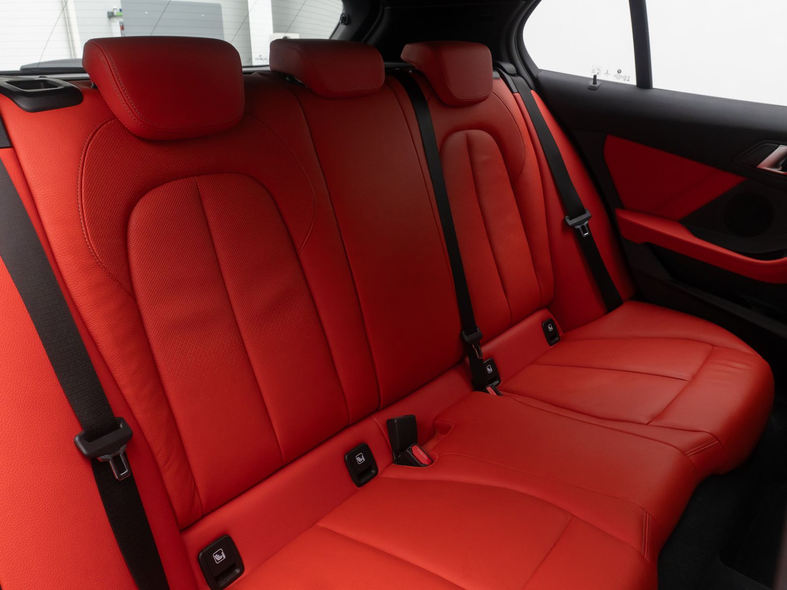 Fahrzeugabbildung BMW 120i M Sport Komfort DAB HiFi Panorama Leder 19"