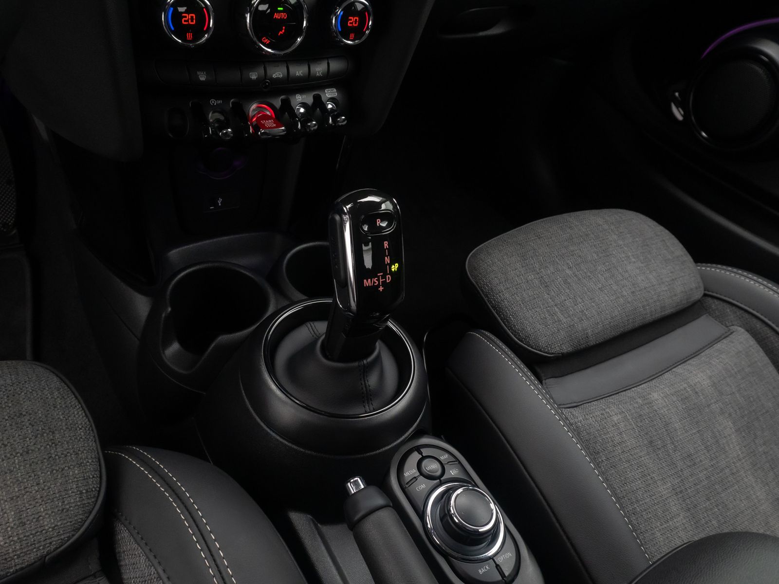 Fahrzeugabbildung MINI COOPER Trim GeschwindigReg DAB Sportsitze Leder