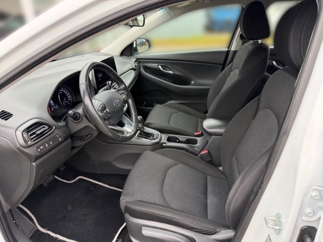 Fahrzeugabbildung Hyundai i30 cw Trend +NAVI+KLIMA+RFK+PDC+CARPLAY+UVM+