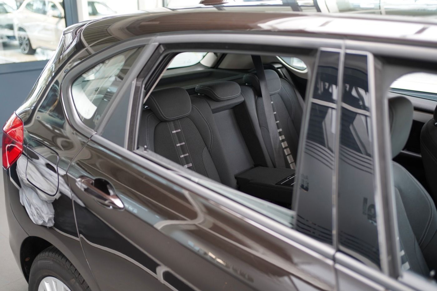 Fahrzeugabbildung BMW 218iA Active Tourer Advantage +AHK+Navi+LED+PDC+