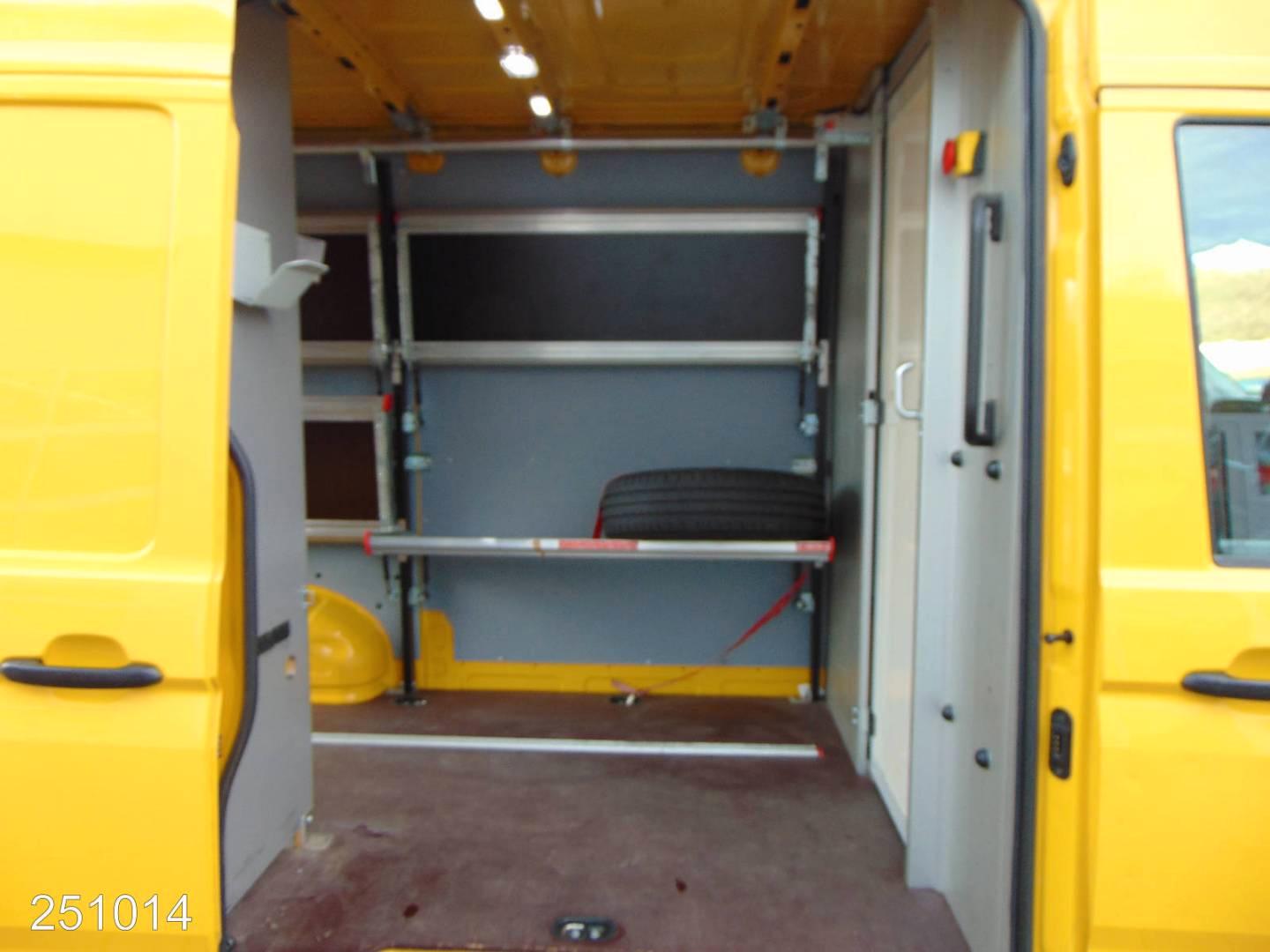 Volkswagen Crafter 35 2.0 TDI 140ch - Porte de communication intérieure - Clim - Régulateur - Camera
