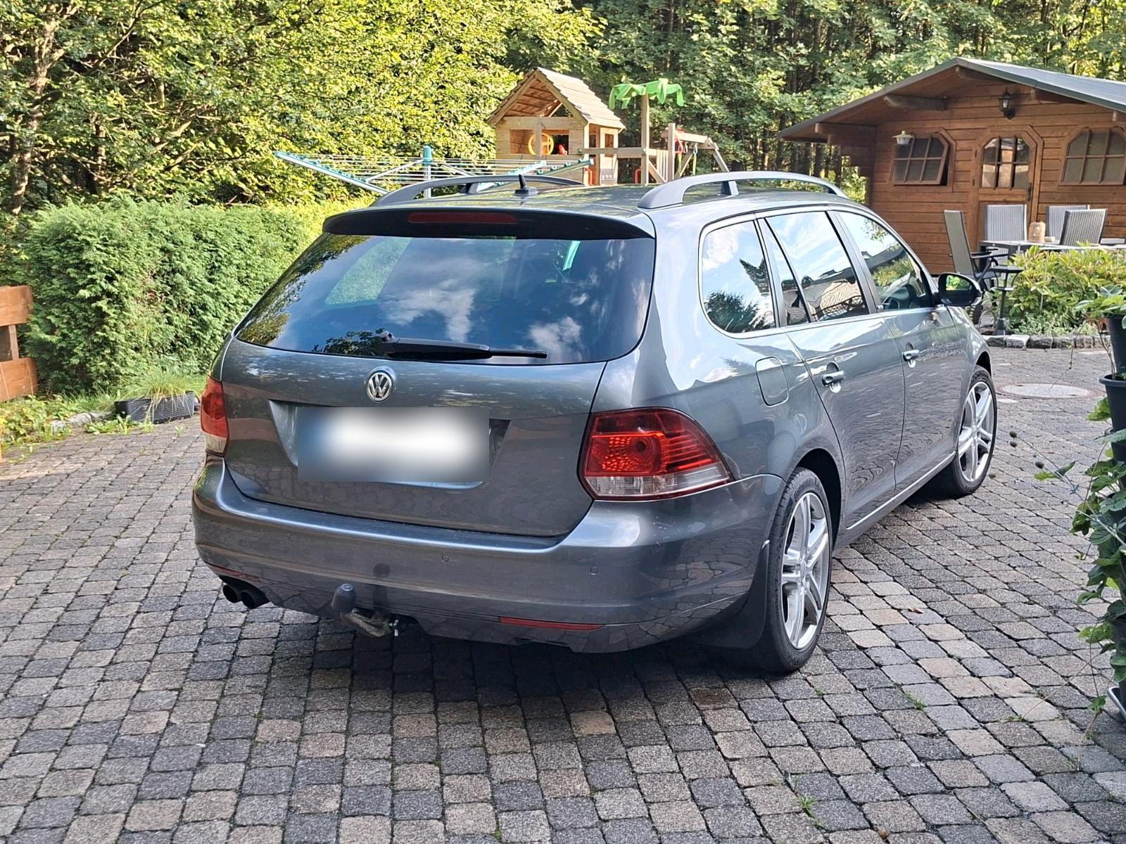 Volkswagen Golf 2012 — interior