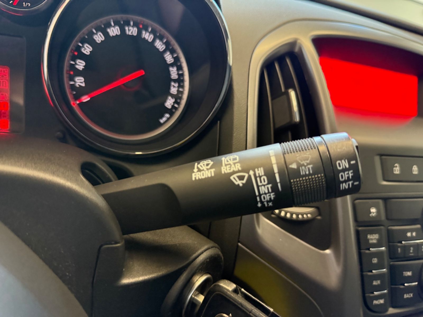 Fahrzeugabbildung Opel Astra J Lim. 5-trg. Selection, Klima,