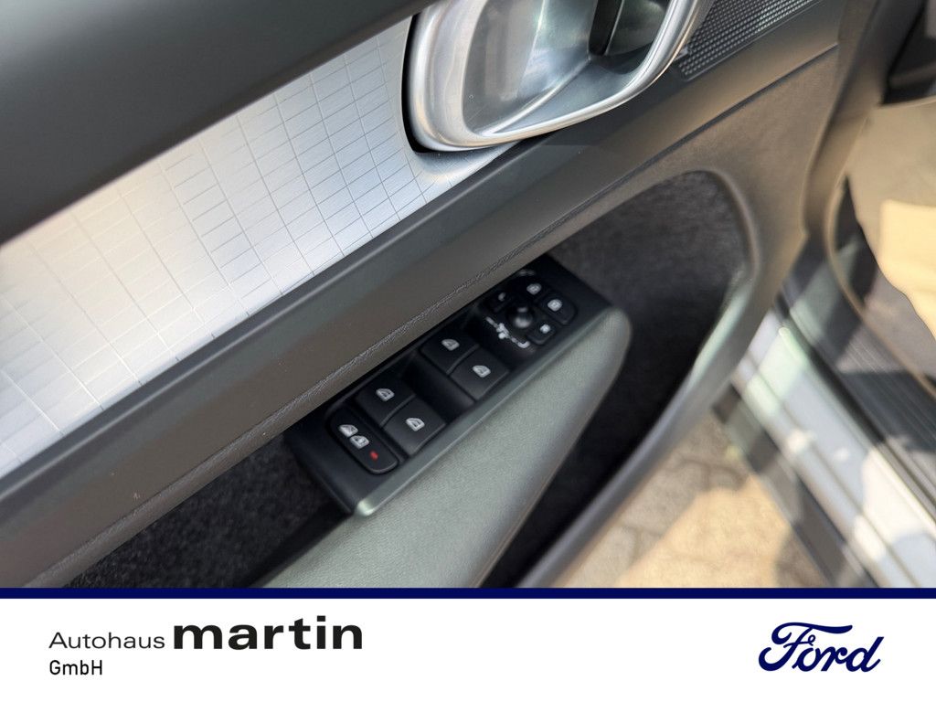 Fahrzeugabbildung Volvo XC40 2.0 Core 2WD SHZ NAVI W-LAN ACC FACEL. LED