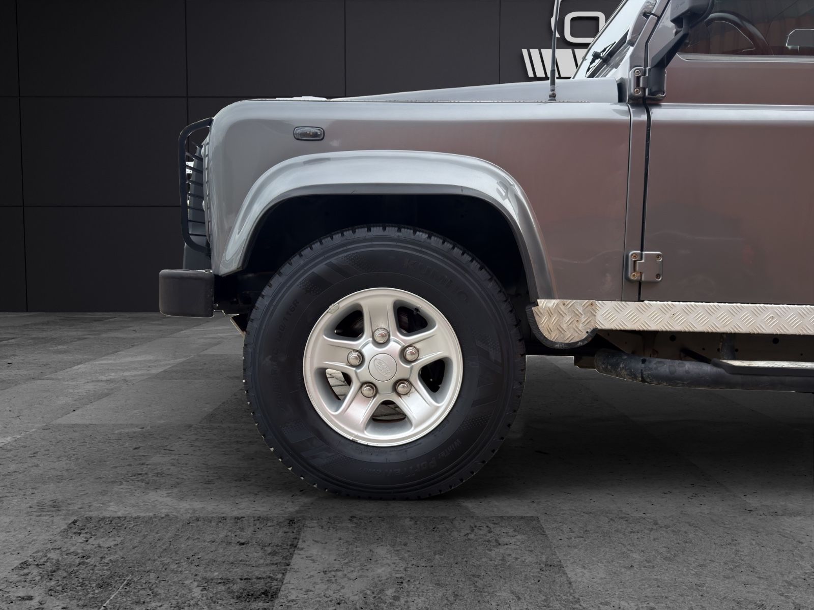 Fahrzeugabbildung Land Rover Defender 90 SE Station Wagon Seilwinde Klima